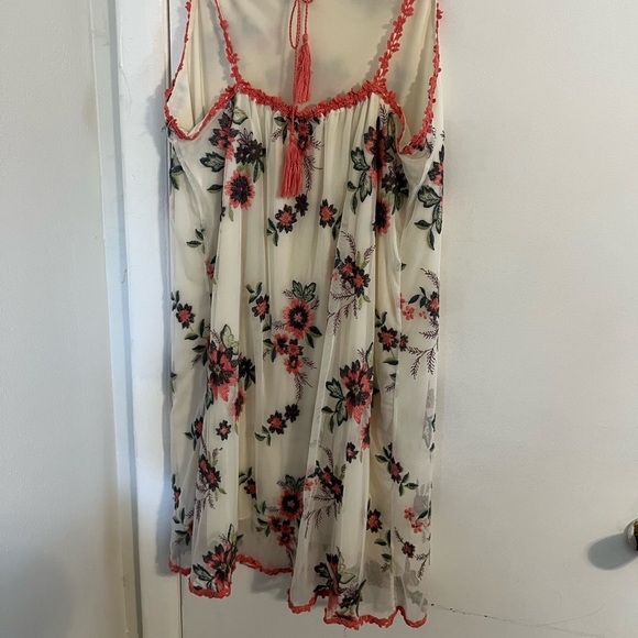 Chelsea and Violet floral dress - Picture 2 of 3